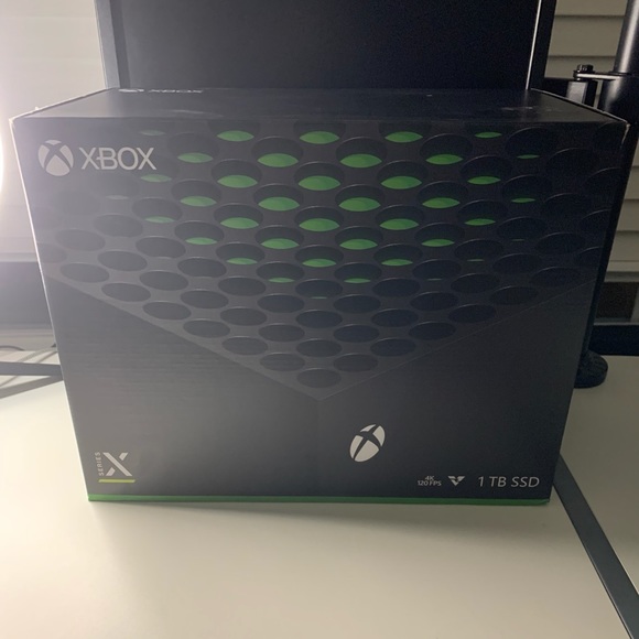 Microsoft Xbox Series X 1TB Console - Black - Picture 3 of 8